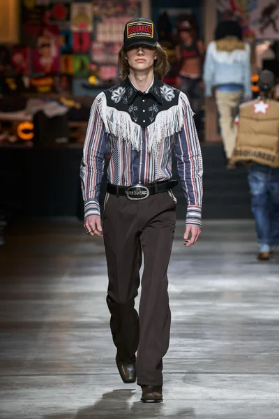 Look 11